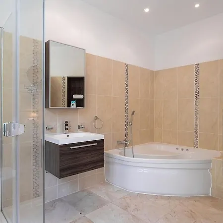 Charming Villa With Garden & Sea Breeze Antibes Getaway
